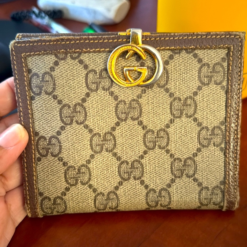 GUCCI MONO CLASP WALLET